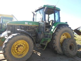   John Deere 7600