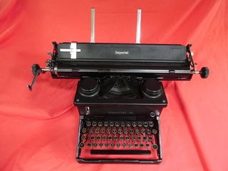 Γραφομηχανή IMPERIAL 58 της δεκαετίας του'40.
