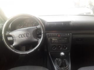 Audi A4 1996-thumb-4