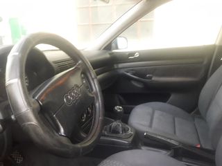 Audi A4 1996-thumb-6