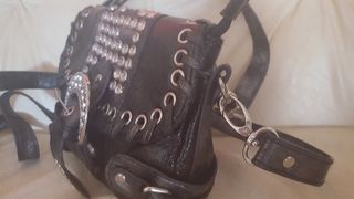 τσαντάκι δερμάτινο ιδιαίτερο με πέτρες και τρουκς