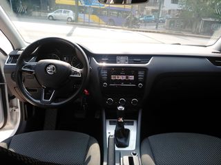 Skoda Octavia 2016-thumb-9