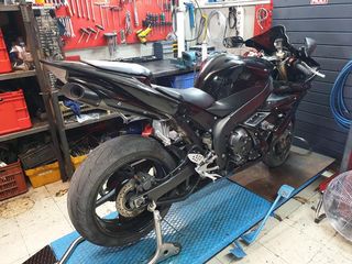 Yamaha R1 2006 διαθέσιμα ανταλλακτικά σε τέλεια κατάσταση!