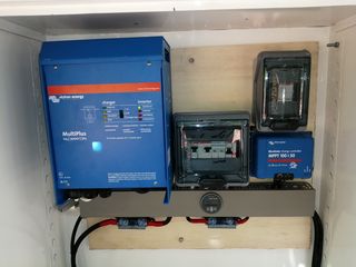 Inverter Victron MultiPlus II 3000VA 24V 70A DC 16A AC Καινούριος στο κουτί από αντιπροσωπεία ΜΕ Εγγύηση 5 ετών.-thumb-1