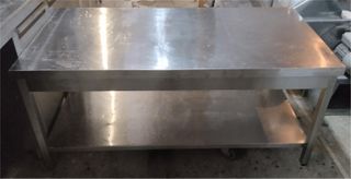 Τραπέζι Ανοξείδωτο Χαμηλό 140x70x66Cm - Μεταχειρισμένο.