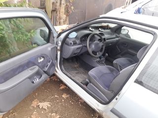 RENAULT CLIO 2001-2004 1.400 ΚΥΒΙΚΑ ΥΠΑΡΧΟΥΝ ΟΛΑ ΤΑ ΚΟΜΜΑΤΙΑ ΦΑΝΟΠΟΙΕΙΑΣ ΚΑΙ ΤΑ ΜΗΧΑΝΙΚΑ ΜΕΡΟΙ