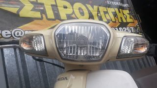 Honda  Super cub 50cc injection  '11-thumb-1