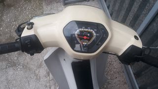 Honda  Super cub 50cc injection  '11-thumb-3
