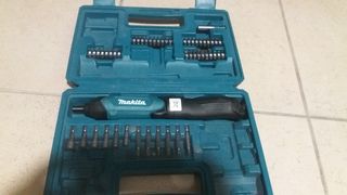 Makita DF001DW