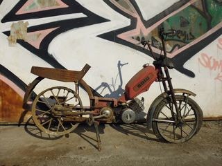 Solo 713 moped for parts για ανταλακτικα. κομματι κομματι ΚΑΛΕΣ ΤΙΜΕΣ!!solo moped engine tank snowflake wheels