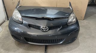 Μουράκι κομπλέ από Toyota Αygo 2009 - 2012, (1o facelift), με αερόσακους. Υπάρχει αριστερό μπροστά σασί (θόλος/ράμφος)