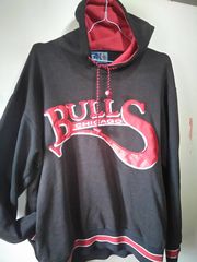 ΜΛΟΥΖΑ  ΓΝΗΣΙΑ .ME KOUKOULA ΚΑΙ ΤΣΕΠΕΣ  ..... CHICAGO BULLSS NBA............NO XL .ΑΝ ΘΕΛΕΤΕΔΕΣΤΕ ΟΛΕς ΤΙΣ ΑΓΕΛΕΙΕ ΜΟΥ ΑΝ ΘΕΛΕΤΕ ...ΕΥΧΑΡΙΣΤΩ ΓΙΑ ΤΟΝ ΧΡΟΝΟ ΣΑς