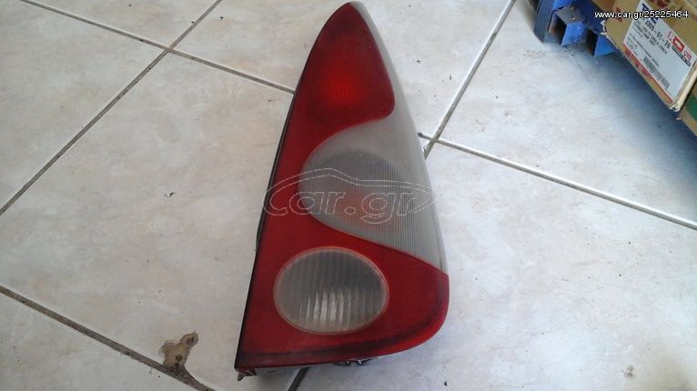 Φανάρι πίσω δεξί TOYOTA YARIS VERSO 98-03