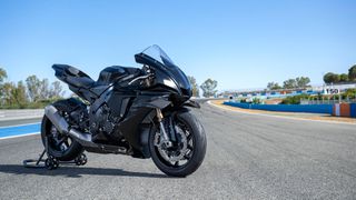 Yamaha YZF-R1 Race 2025 ΧΩΡΙΣ ΠΙΝΑΚΙΔΕΣ ΜΟΝΟ ΠΙΣΤΑ