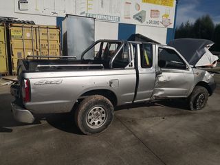 Nissan Navara  '04-thumb-2