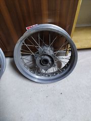 Yamaha Suzuki-thumb-2