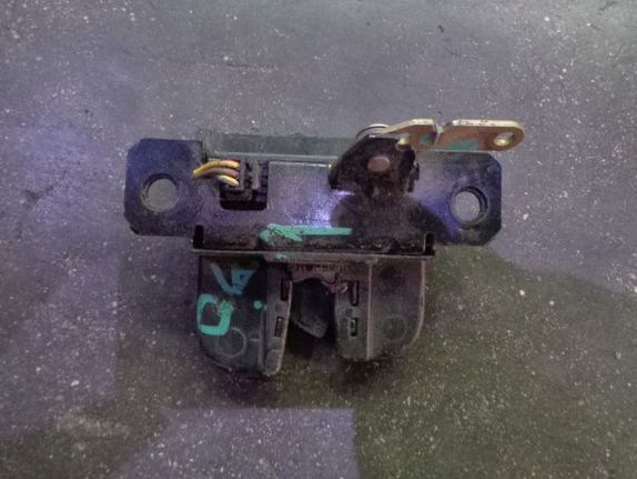 Κλειδαριά Πόρτ-Μπαγκάζ 3Pin για VW TOUAREG (2003 - 2006) (7L) | Kiparissis - The King Of Parts