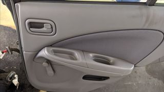 Ταπετσαρίες και χερούλια πίσω πορτών από Nissan Almera N16 4θυρο (SDN) 2000-2006.