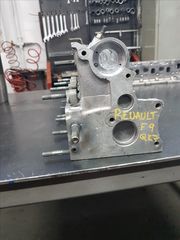 Renault F9Q-thumb-1