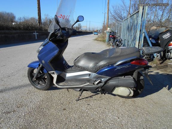 YAMAHA X-MAX 250