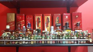 Συλλογή ουίσκι JOHNNIE WALKER-thumb-4