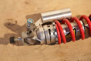 αμορτισερ πισω YZF-R6 2003-2005-thumb-4