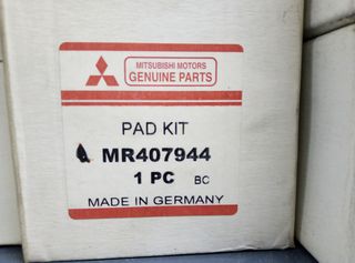 ΤΑΚΑΚΙΑ ΕΜΠΡΟΣ MITSUBISHI CARISMA DIESEL (MR407944) FRONT BRAKE PADS NEW GENUINE OEM