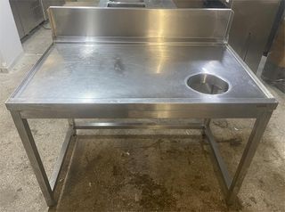 Τραπέζι Ανοξείδωτο 120x79x86Cm Με Τρύπα Ακαθάρτων Φ20Cm - Μεταχειρισμένο.