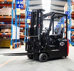 Forklift clark '24 EFS151 Δεν χρειάζεται άδεια χειριστή