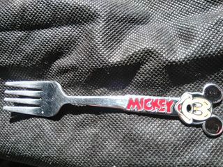 Πιρούνι συλλεκτικό MICKY ,,,,,DISNEY,,ΑΝΑΓΛΥΦΟ,,,,,  ΜΕ ΣΦΡΑΓΙΦΕς  ΕΠΟΧΗς 1970  80 Αν θέλετε δεστε όλες τις αγγελίες μου κάτω από το όνομα μου πατήστε ευχαριστώ για το χρόνο σας