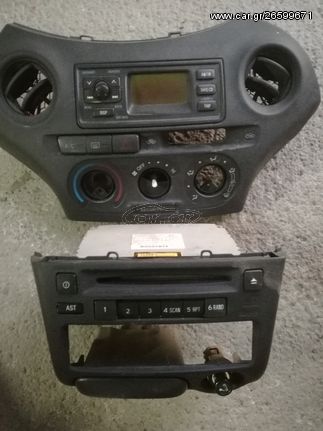 TOYOTA YARIS ΚΕΝΤΡΙΚΗ ΚΟΝΣΟΛΑ ME ΟΘΟΝΗ ΕΝΔΗΞΗΣ  ΚΑΙ CD PLAYER 