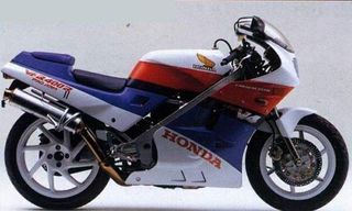 Honda VFR 400 '87 NC 24