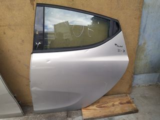 Πόρτα πίσω αριστερή ασημί (έχει χτυπήματα)  από Lancia Ypsilon 2012-2018.