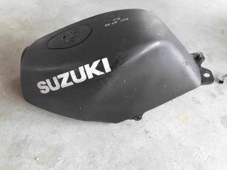Suzuki RG 50-RG 80 gamma 1990/95 Ντεπόζιτο /Ρεζερβουάρ Βενζίνης τάπα Ντεπόζιτου και δοχείο λαδιού 2τ σε καλή κατάσταση!!!-thumb-1