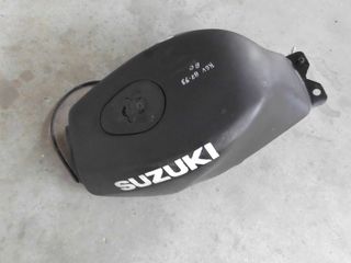 Suzuki RG 50-RG 80 gamma 1990/95 Ντεπόζιτο /Ρεζερβουάρ Βενζίνης τάπα Ντεπόζιτου και δοχείο λαδιού 2τ σε καλή κατάσταση!!!-thumb-2
