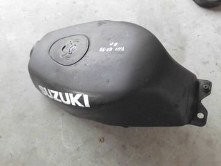 Suzuki RG 50-RG 80 gamma 1990/95 Ντεπόζιτο /Ρεζερβουάρ Βενζίνης τάπα Ντεπόζιτου και δοχείο λαδιού 2τ σε καλή κατάσταση!!!-thumb-4