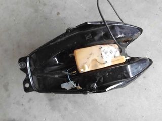 Suzuki RG 50-RG 80 gamma 1990/95 Ντεπόζιτο /Ρεζερβουάρ Βενζίνης τάπα Ντεπόζιτου και δοχείο λαδιού 2τ σε καλή κατάσταση!!!-thumb-5
