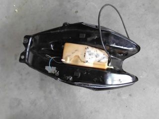 Suzuki RG 50-RG 80 gamma 1990/95 Ντεπόζιτο /Ρεζερβουάρ Βενζίνης τάπα Ντεπόζιτου και δοχείο λαδιού 2τ σε καλή κατάσταση!!!-thumb-6