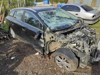 Toyota Avensis  '11-thumb-7