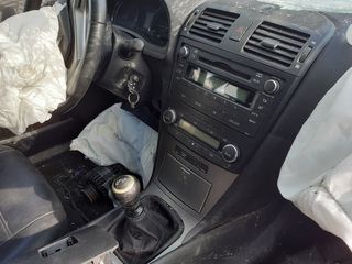 Toyota Avensis  '11-thumb-8