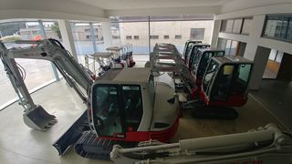 Εκσκαφάκι (διαβολάκι) Takeuchi 2025 TB230-thumb-2