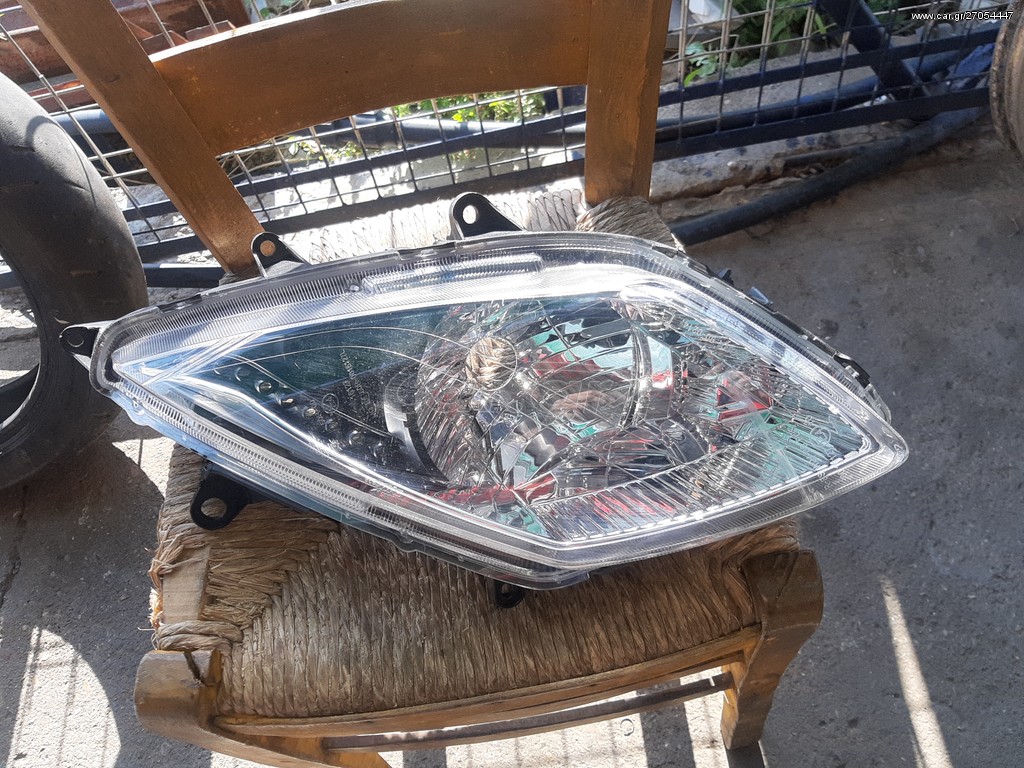 ΦΑΝΑΡΙ ΕΜΠΡΟΣ SYM GTS300F4