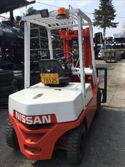 Nissan 1998-thumb-3