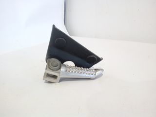 Αριστερο μαρσπιε συνοδηγου SUZUKI RGV 250 VJ22A (Left passenger foot bracket)