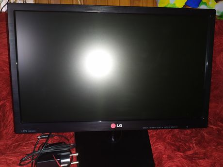 Πωλείται οθόνη 19" LG EN33 σε άριστη κατάσταση 