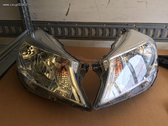 Toyota Yaris 2012 - 2015 Φανάρια Μπροστά Γνήσια