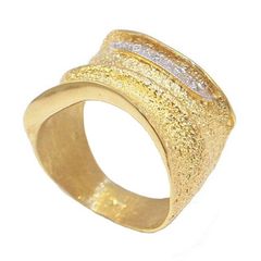 Δαχτυλίδι σε χρυσό Κ14 χειροποίητο με μπάρα λευκόχρυση στην κεφαλή με φυσικά ζιρκόνια σε λευκό χρώμα Νο. 52 και βάρος 5.90 γραμμάρια
Θα φροντίσουμε για τη συσκευασία δώρου