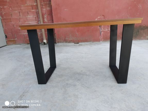 τραπέζι  105 Χ 85 cmm επιφάνεια   85 ύψος  μεταλλικά πόδια 20 100 mm