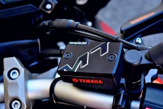 Καπάκι δοχείου τρόμπας φρένου Yamaha MT 07 / MT 09 CNC Billet με λογότυπο MT - Melotti Racing