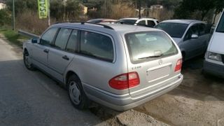 Mercedes-Benz E240 V6 Automatic Wagon Elegance -thumb-4